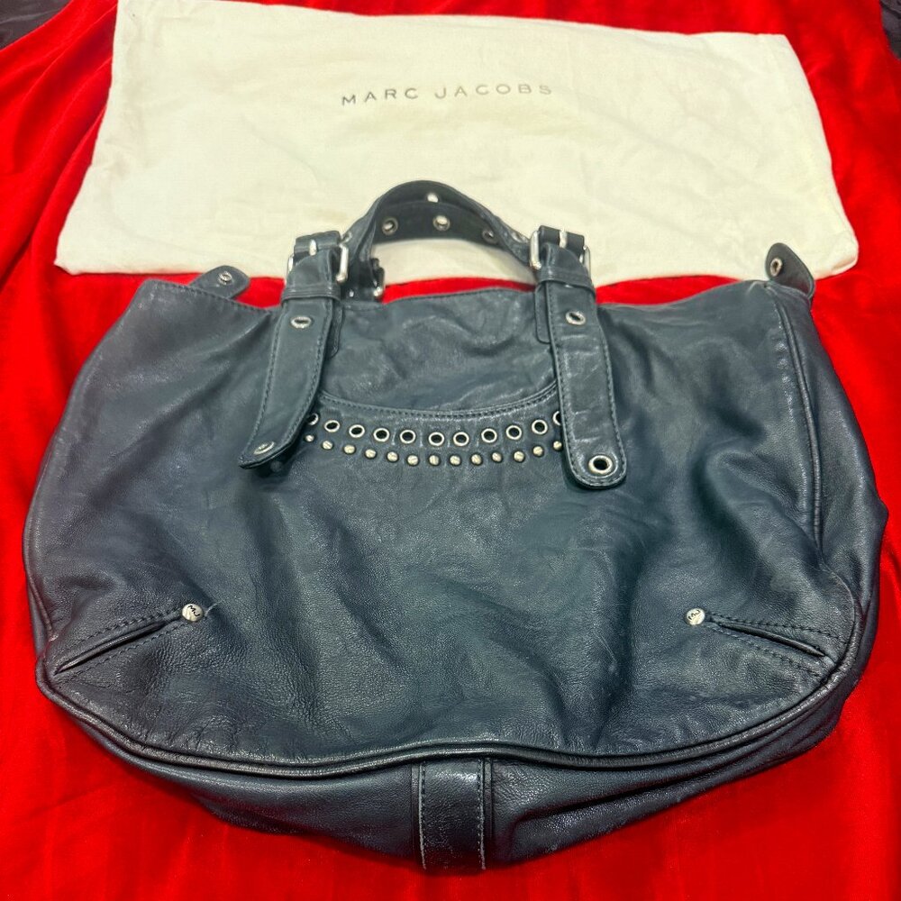 MARC JACOBS BLACK LEATHER GUNMETAL BUCKLE AND BUTTONHOLE HOBO BAG LARGE